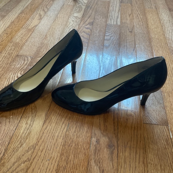 Black Nine West heels - Picture 2 of 2